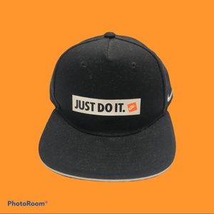 New kids Nike snap back
